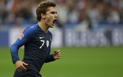 MK体育精华-劳塔罗庆祝时与对手致意